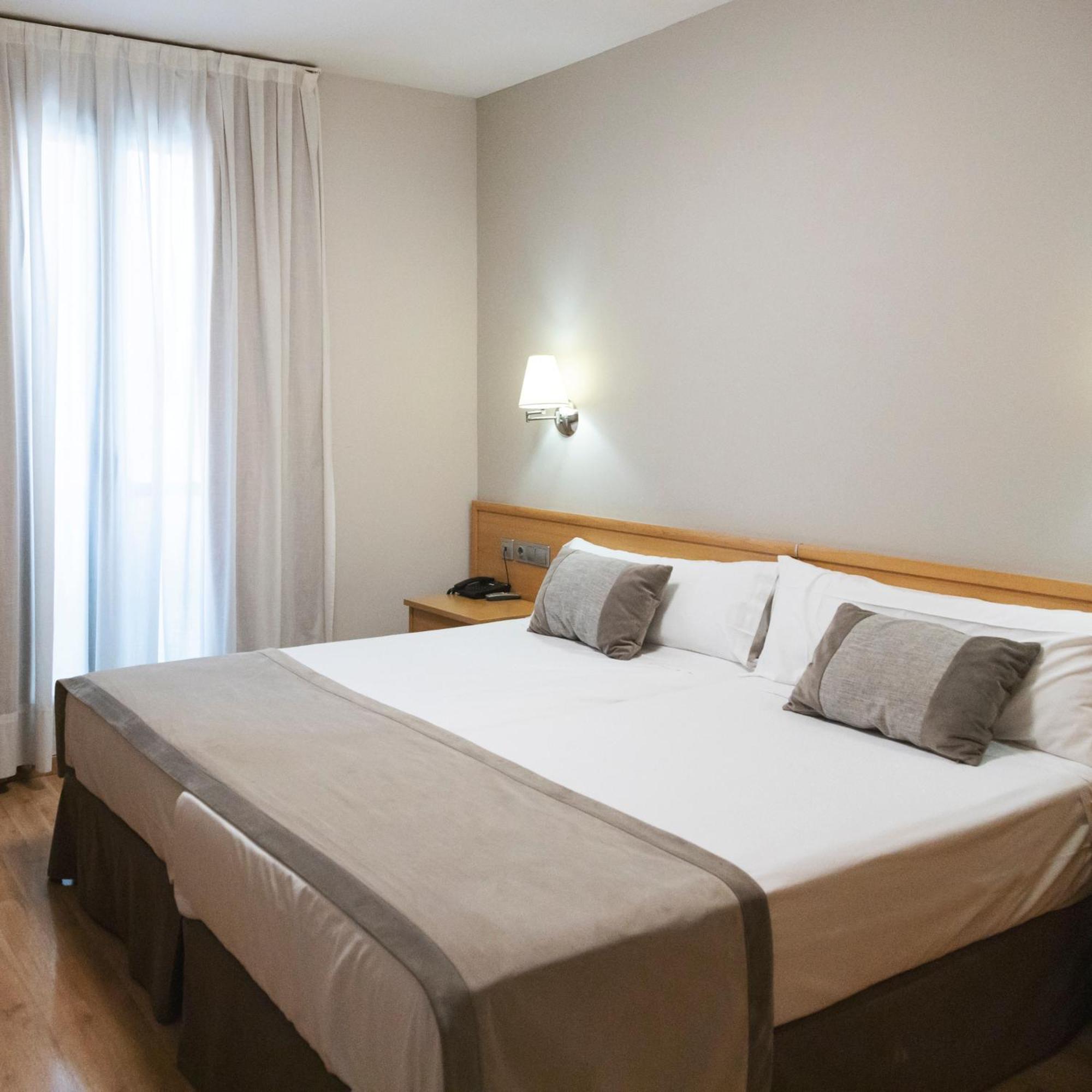 Hotel Real Лерида Екстериор снимка