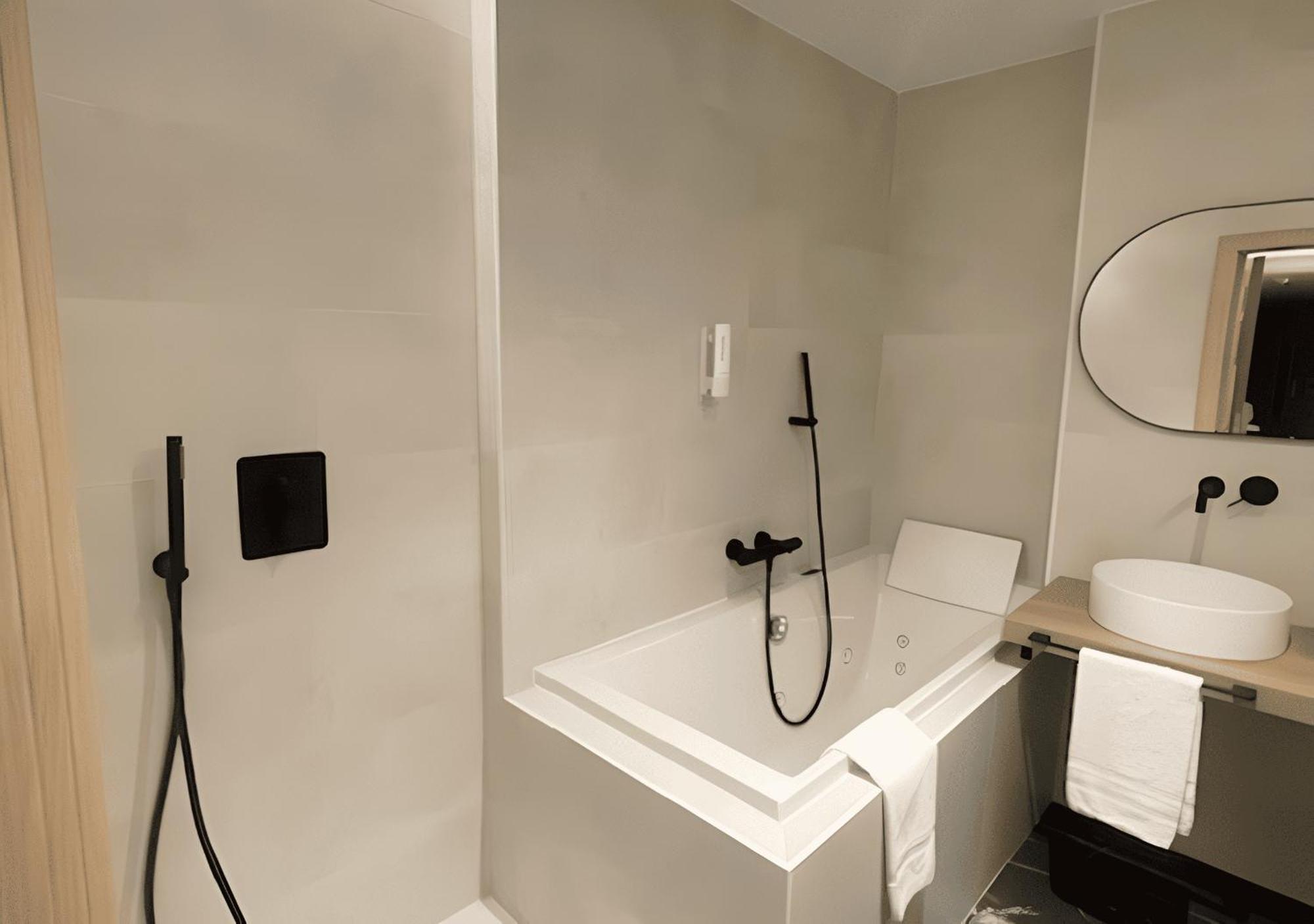 Hotel Real Лерида Екстериор снимка