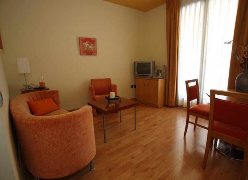 Hotel Real Лерида Екстериор снимка